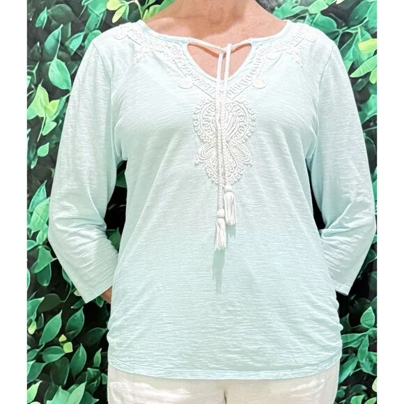 Lilly Pulitzer Holly Top Pool Blue Embroidered Tassel Neck Size Large - Picture 3 of 6